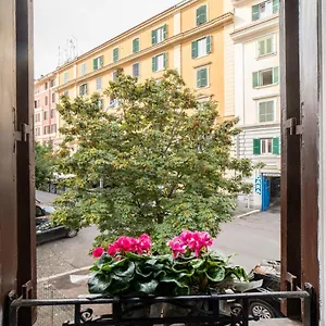 Domus Pietrae , Roma Italia